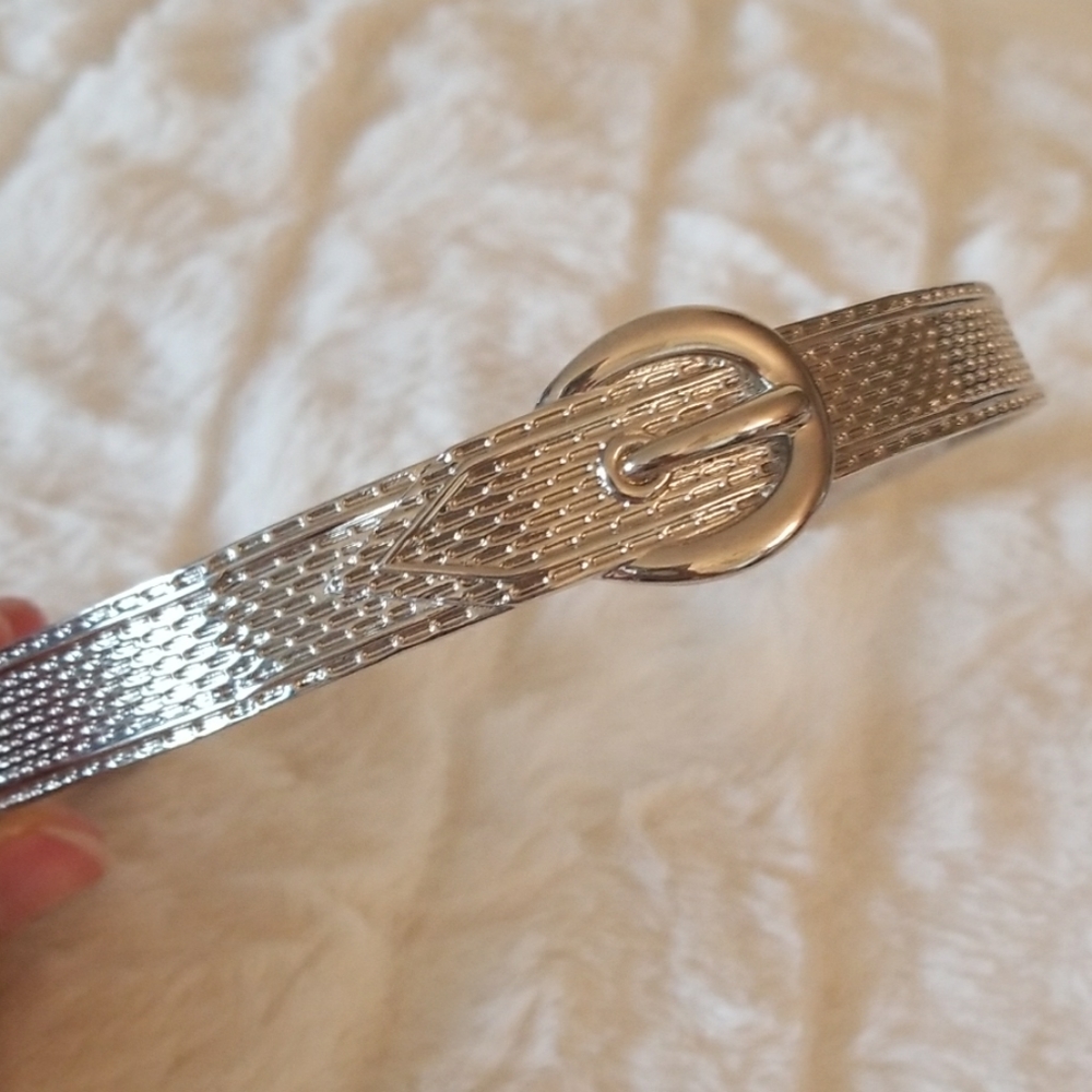 VANESSA MOONEY // queens buckle choker LAST FIRM - Picture 4 of 8